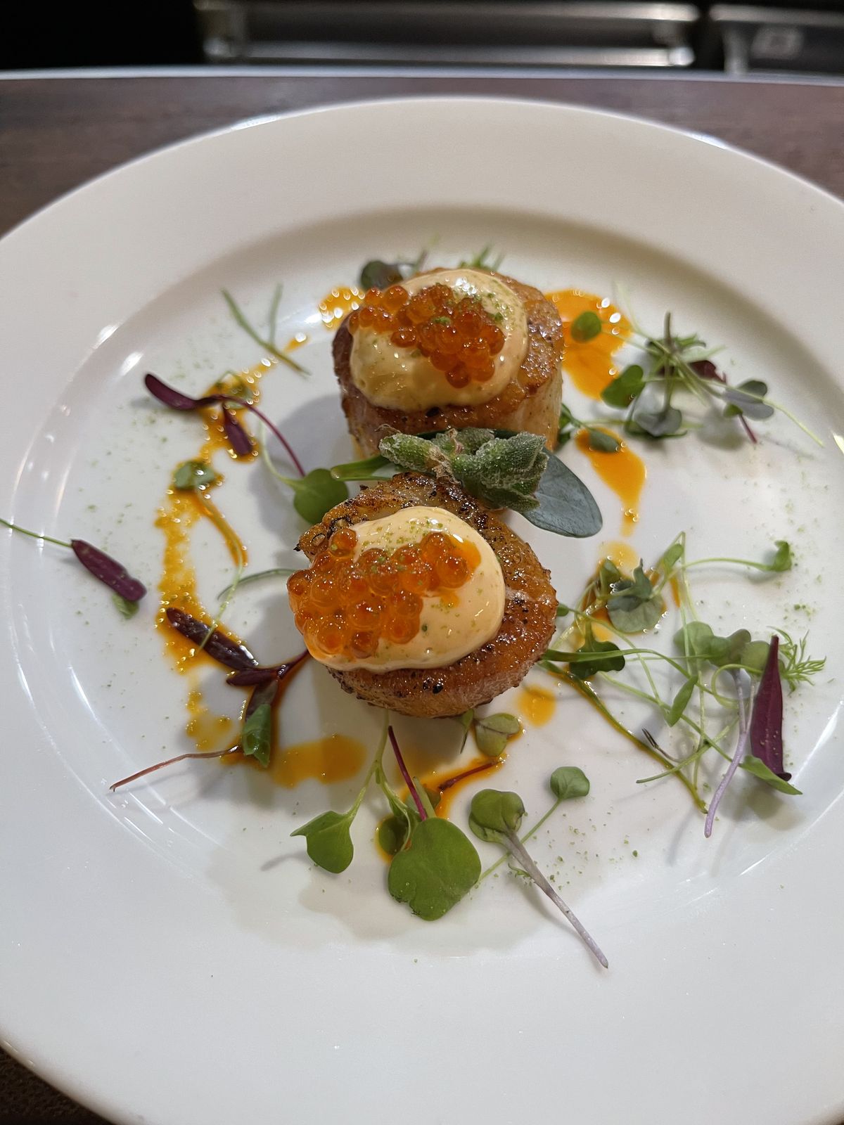 Seared scallops with salmon roe