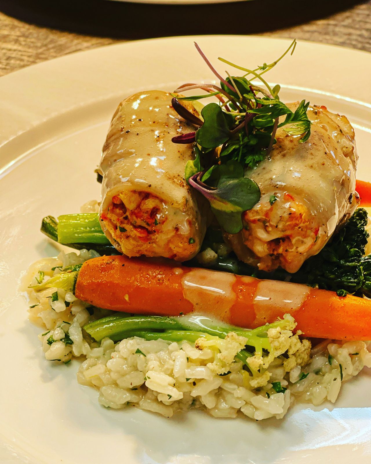 Stuffed fish rolls over rice